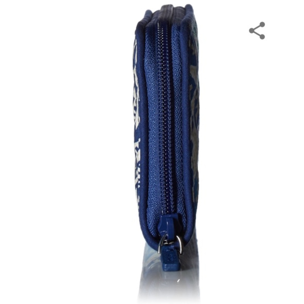 Vera Bradley Grab n Go Wristlet - Picture 4 of 8